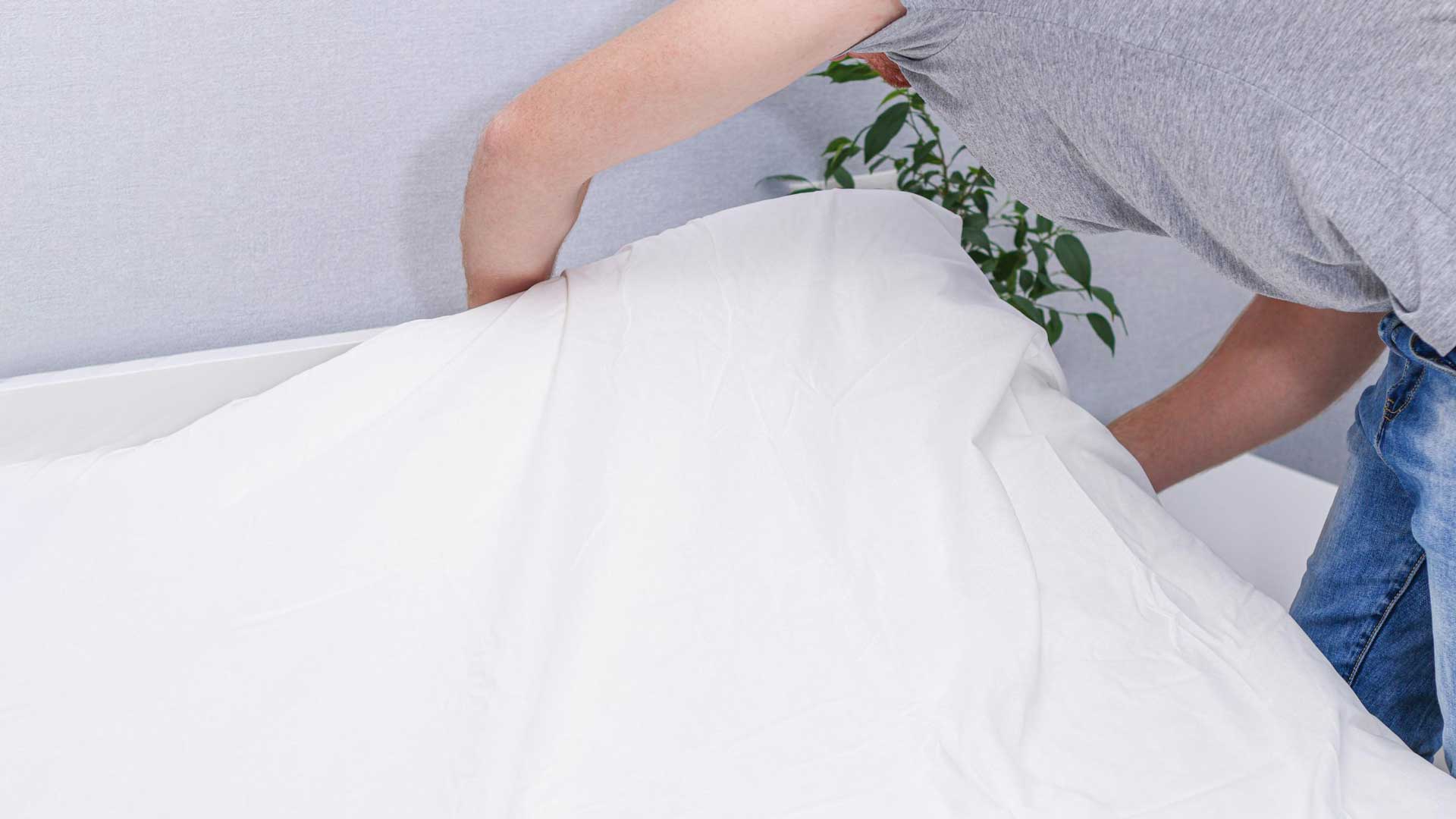 Can you use queen sheets on a full bed?