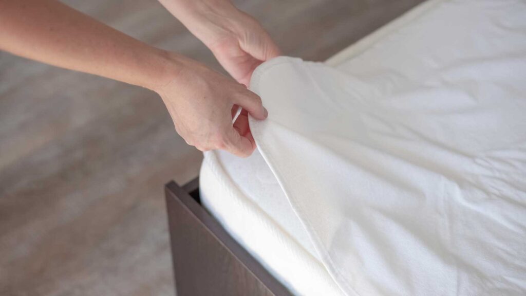Polyurethane mattress protectors are best for sleep and do not make you hot.